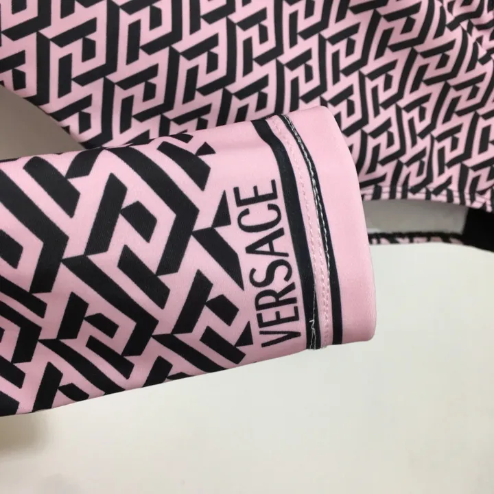 スーパーコピー シュプリーム 水着