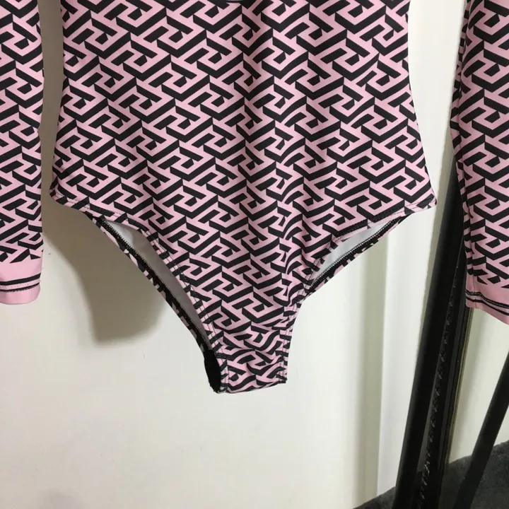 スーパーコピー シュプリーム 水着