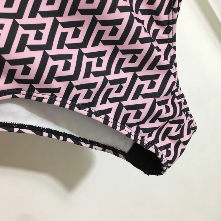 スーパーコピー シュプリーム 水着