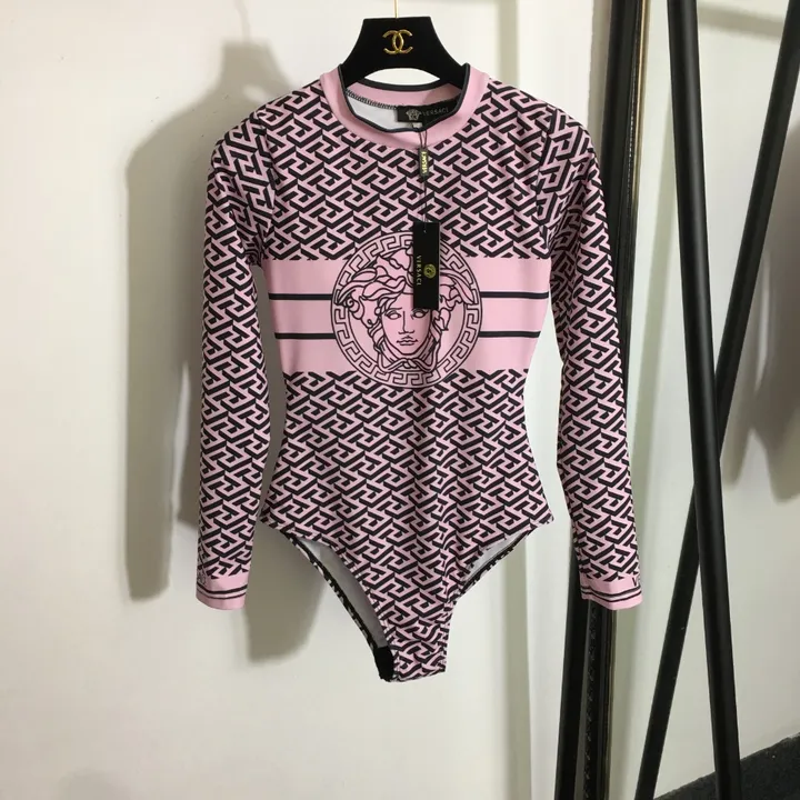 スーパーコピー シュプリーム 水着