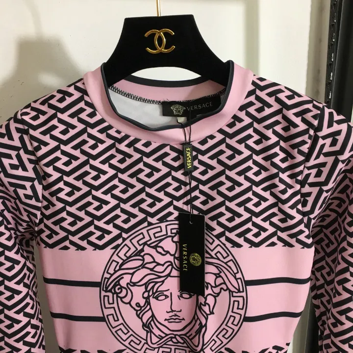 スーパーコピー シュプリーム 水着