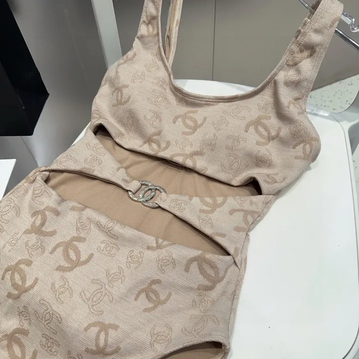スーパーコピー シャネル 水着