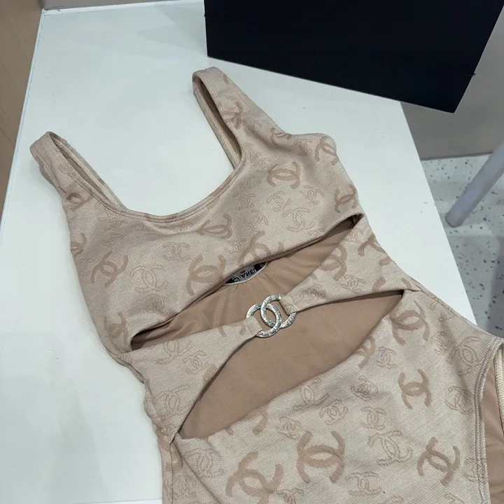 スーパーコピー シャネル 水着