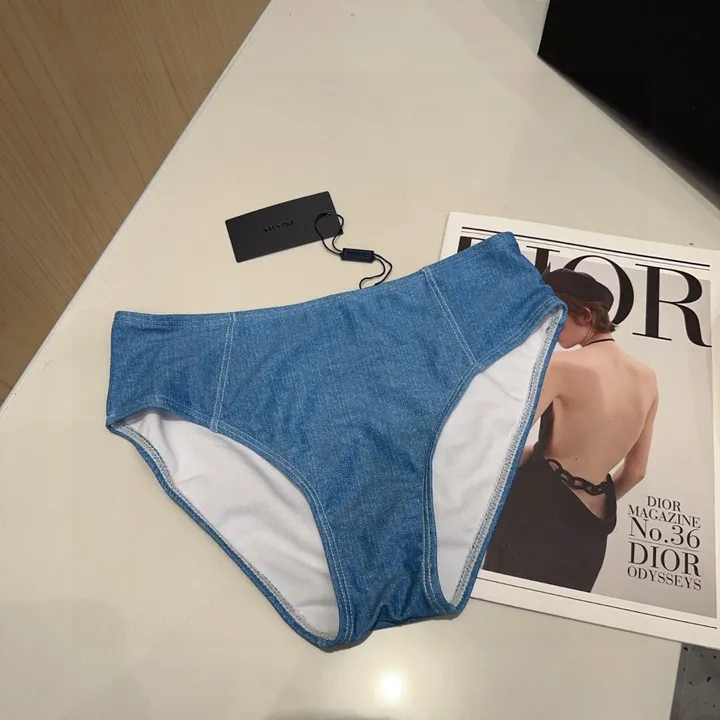 スーパーコピー バレンシアガ 水着