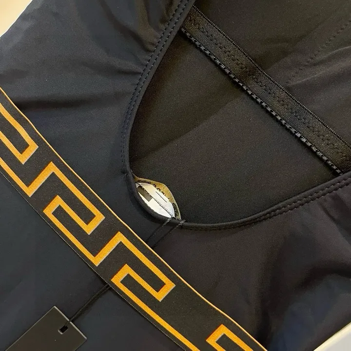 スーパーコピー シュプリーム 水着