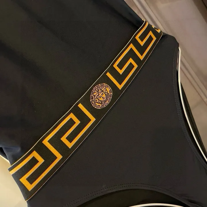 スーパーコピー シュプリーム 水着