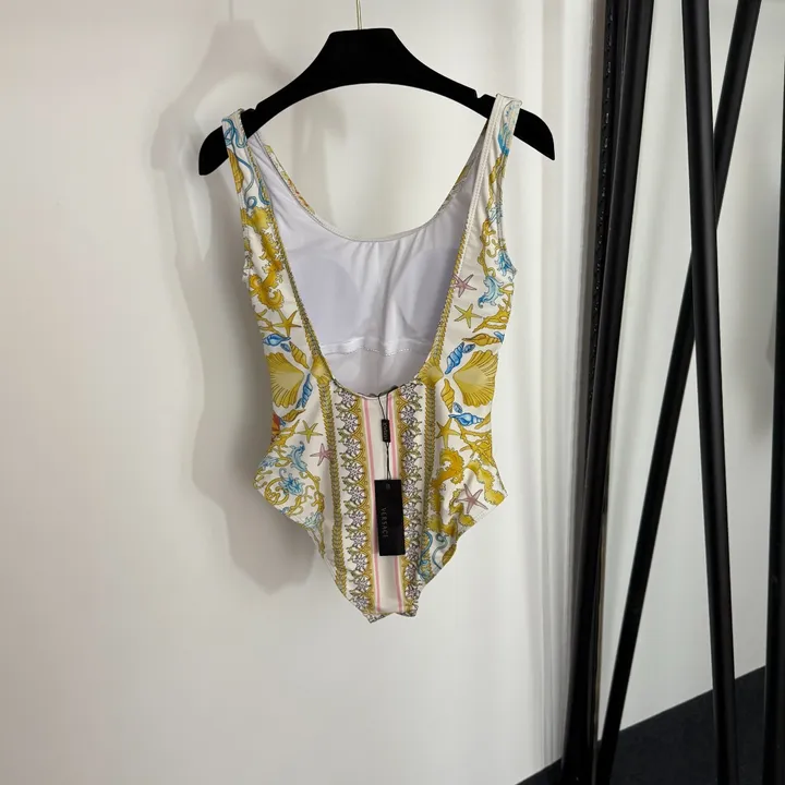 スーパーコピー シュプリーム 水着