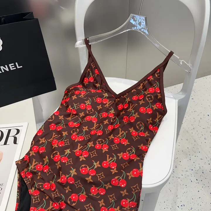 スーパーコピー シャネル 水着