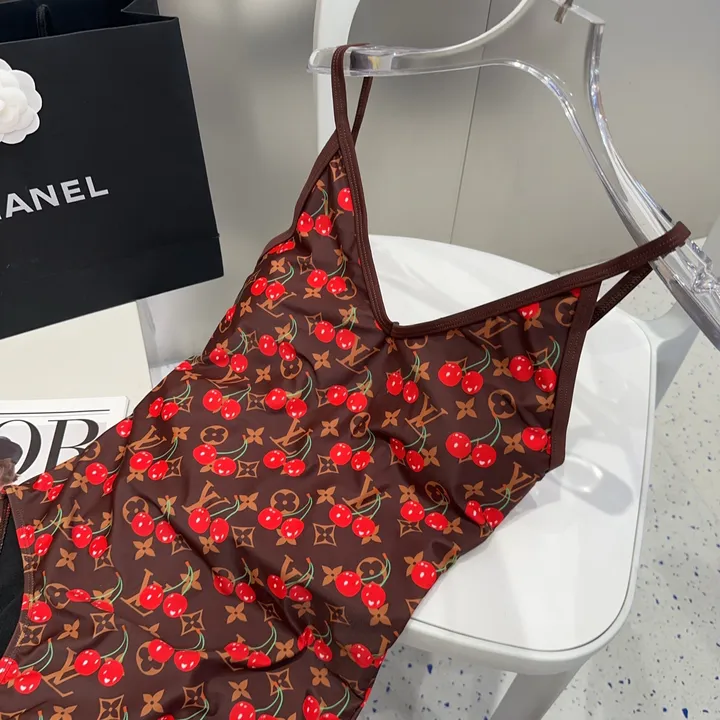 スーパーコピー シャネル 水着