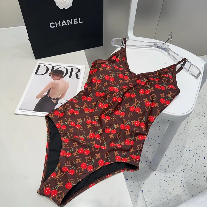 スーパーコピー シャネル 水着