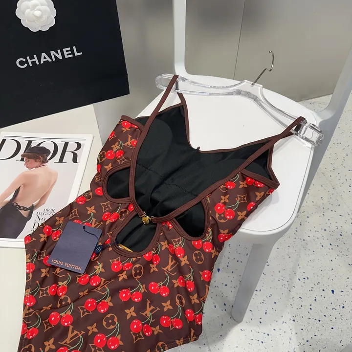 スーパーコピー シャネル 水着