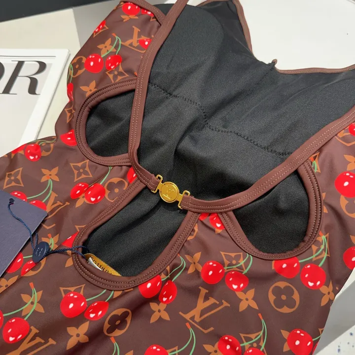 スーパーコピー シャネル 水着