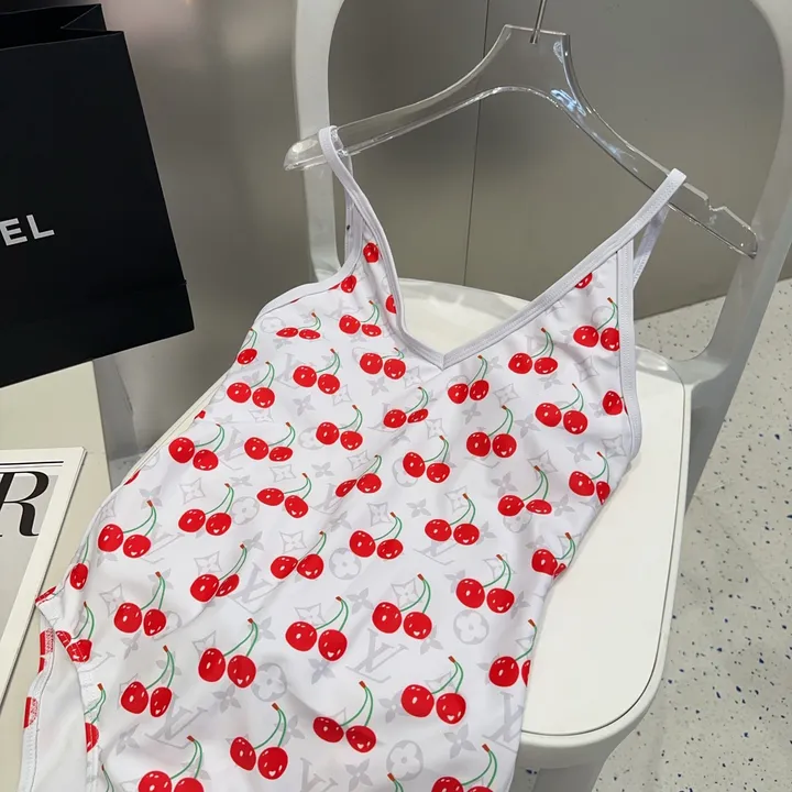 スーパーコピー シャネル 水着