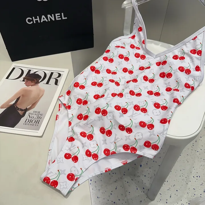 スーパーコピー シャネル 水着