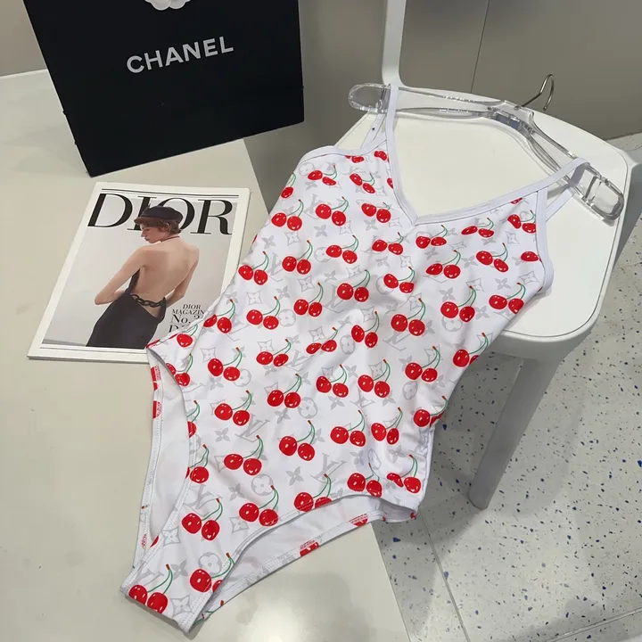 スーパーコピー シャネル 水着