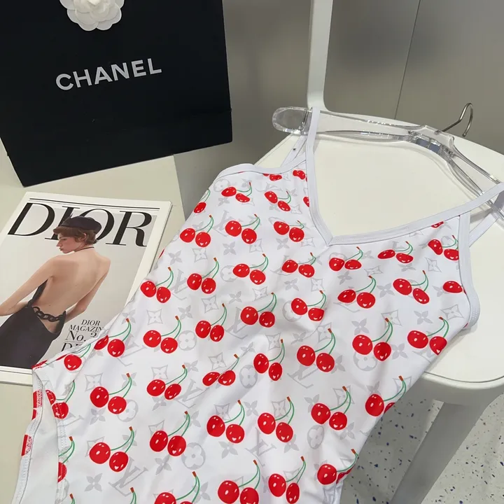 スーパーコピー シャネル 水着