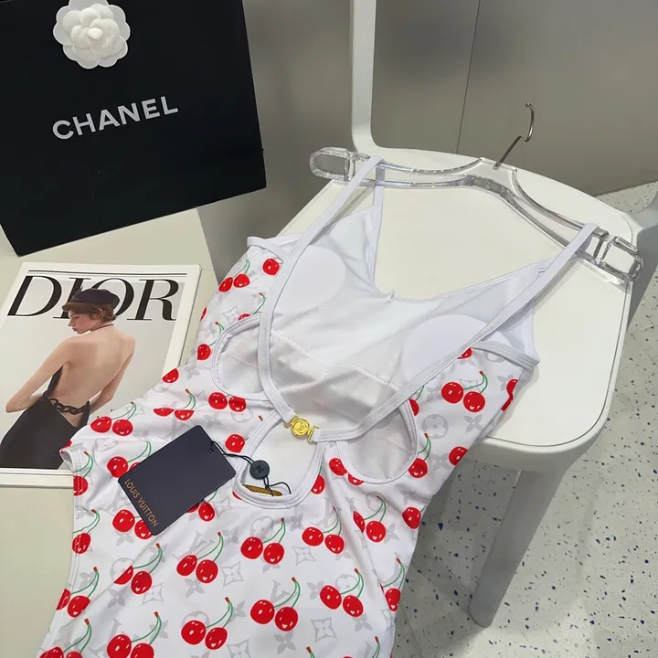 スーパーコピー シャネル 水着