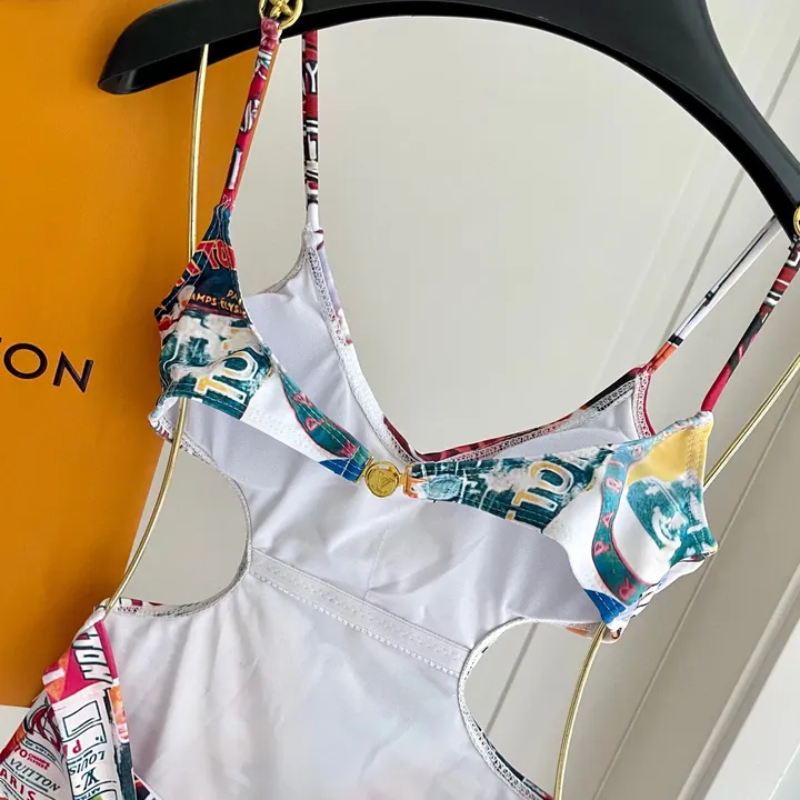 スーパーコピー シャネル 水着