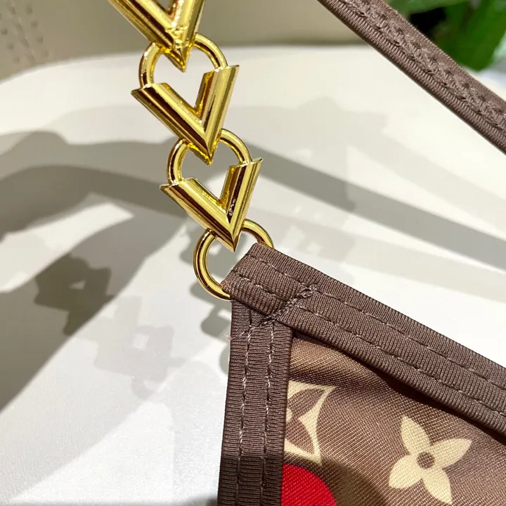 スーパーコピー シャネル 水着