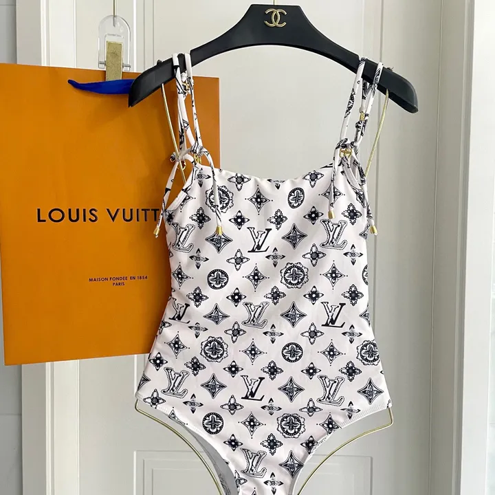 スーパーコピー シャネル 水着