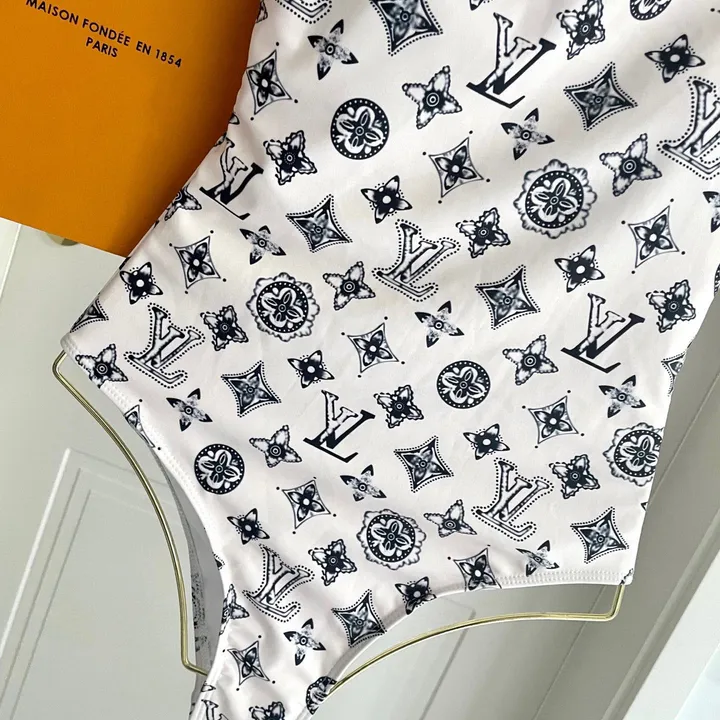 スーパーコピー シャネル 水着