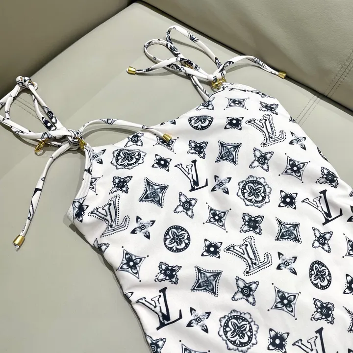 スーパーコピー シャネル 水着