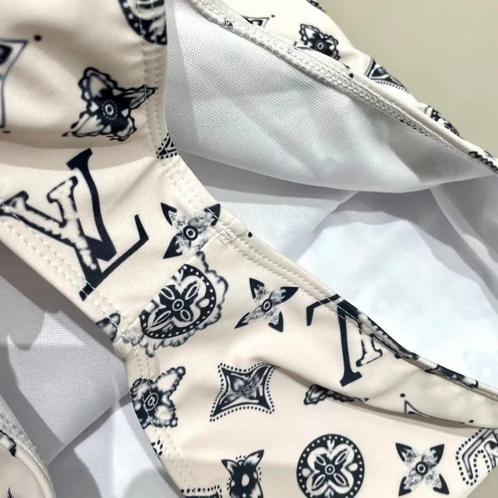 スーパーコピー シャネル 水着