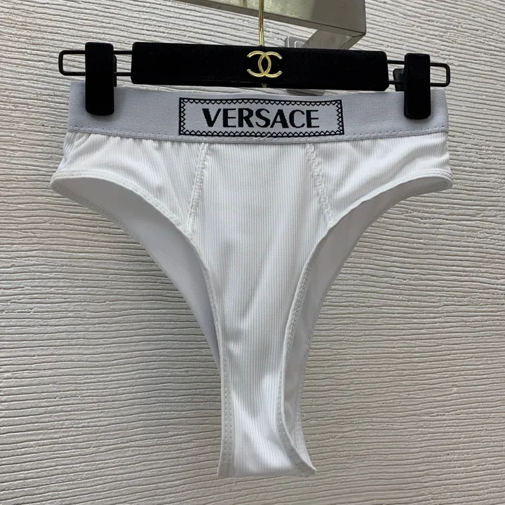 スーパーコピー シュプリーム 水着