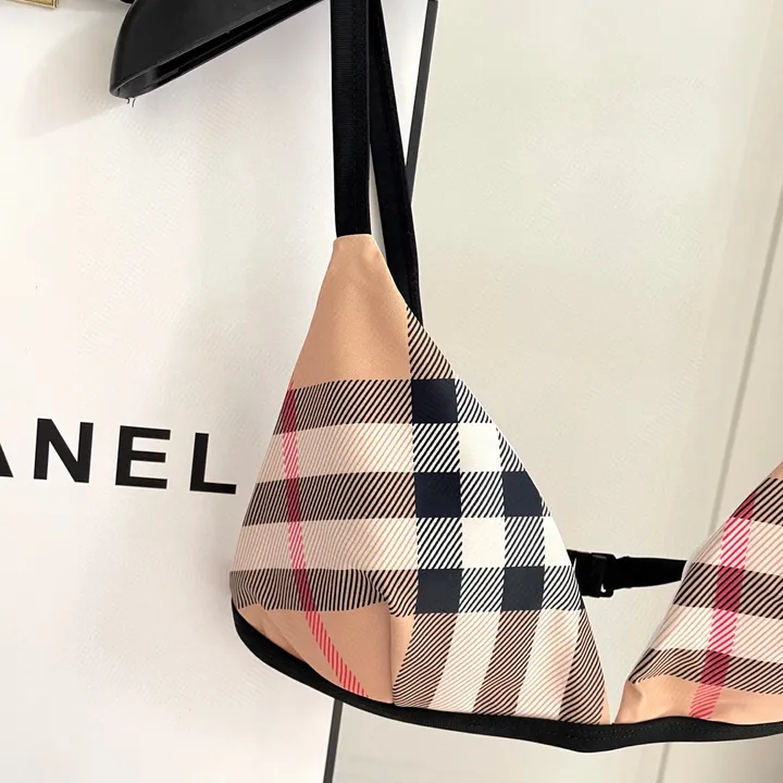 スーパーコピー バーバリー ス 水着