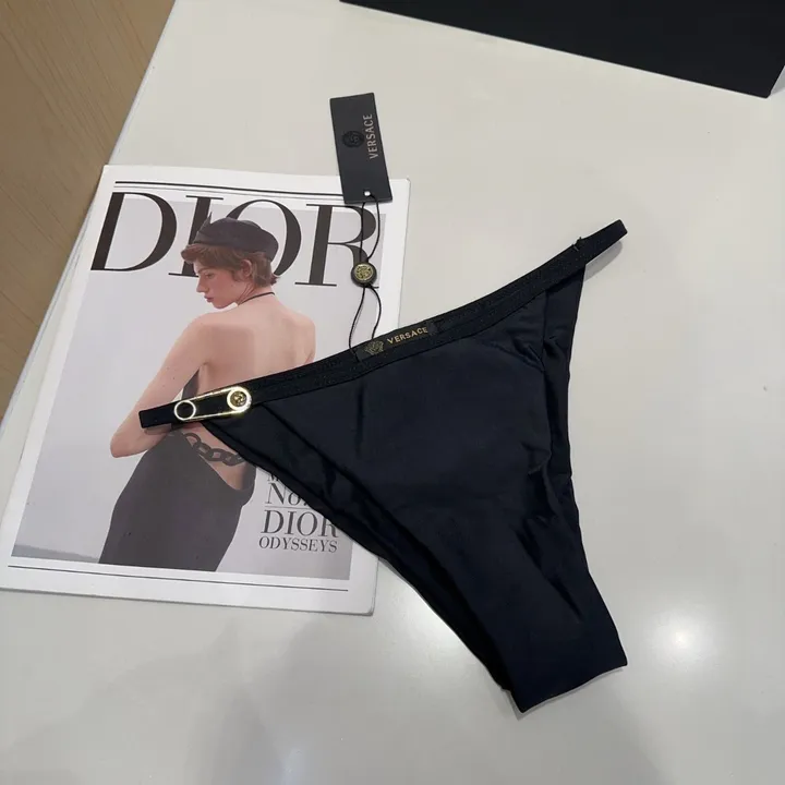 スーパーコピー シュプリーム 水着