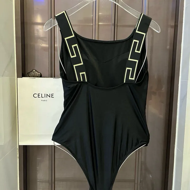 スーパーコピー シュプリーム 水着