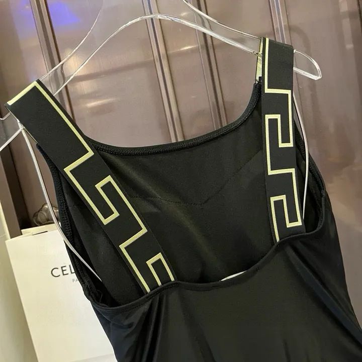 スーパーコピー シュプリーム 水着