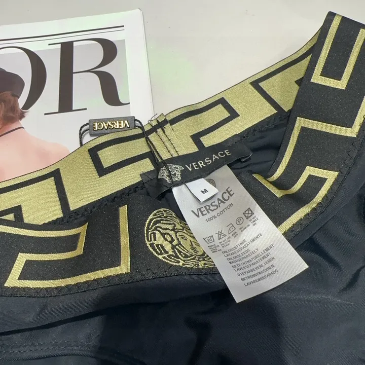 スーパーコピー シュプリーム 水着