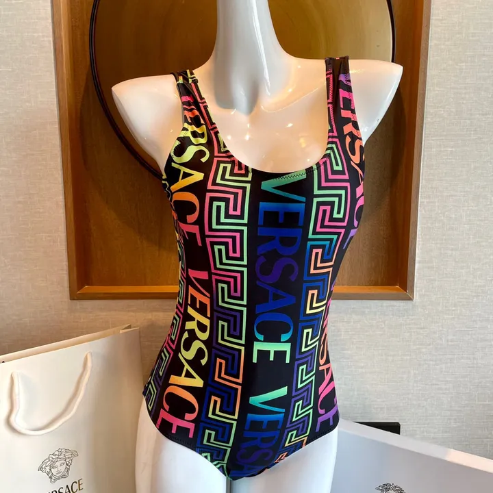 スーパーコピー シュプリーム 水着