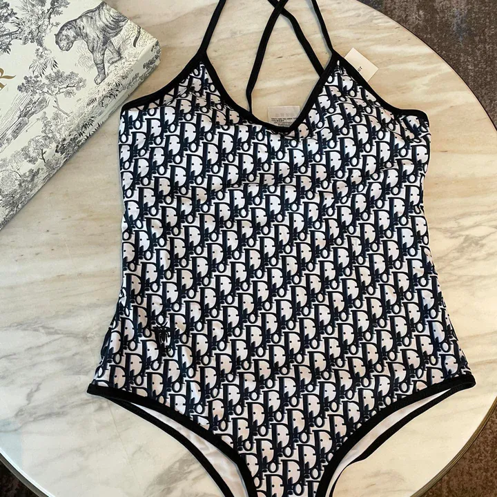 スーパーコピー グッチ 水着