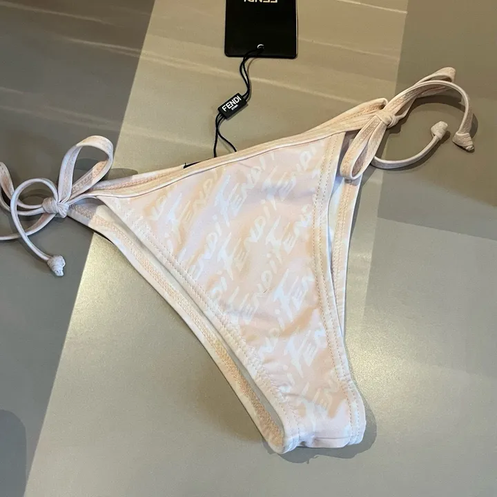 スーパーコピー フェンディ 水着