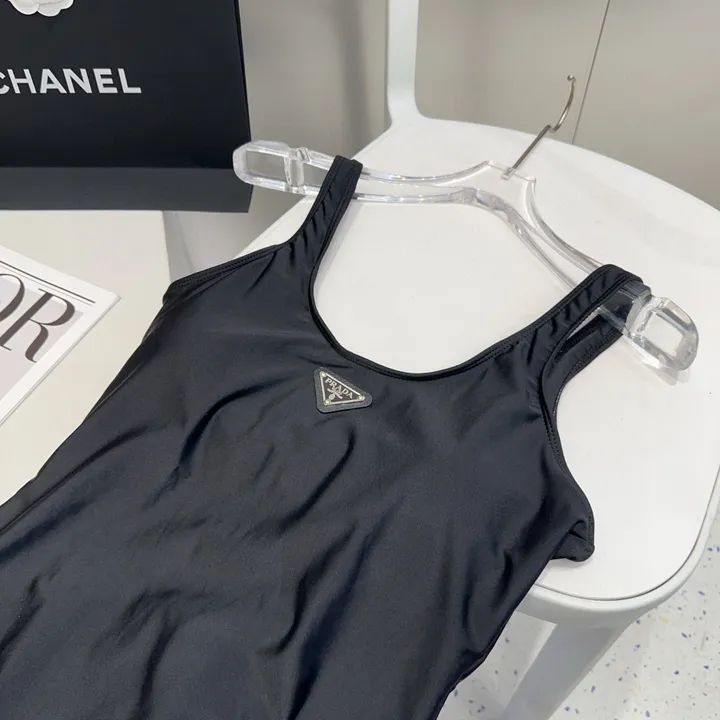 スーパーコピー バレンシアガ 水着