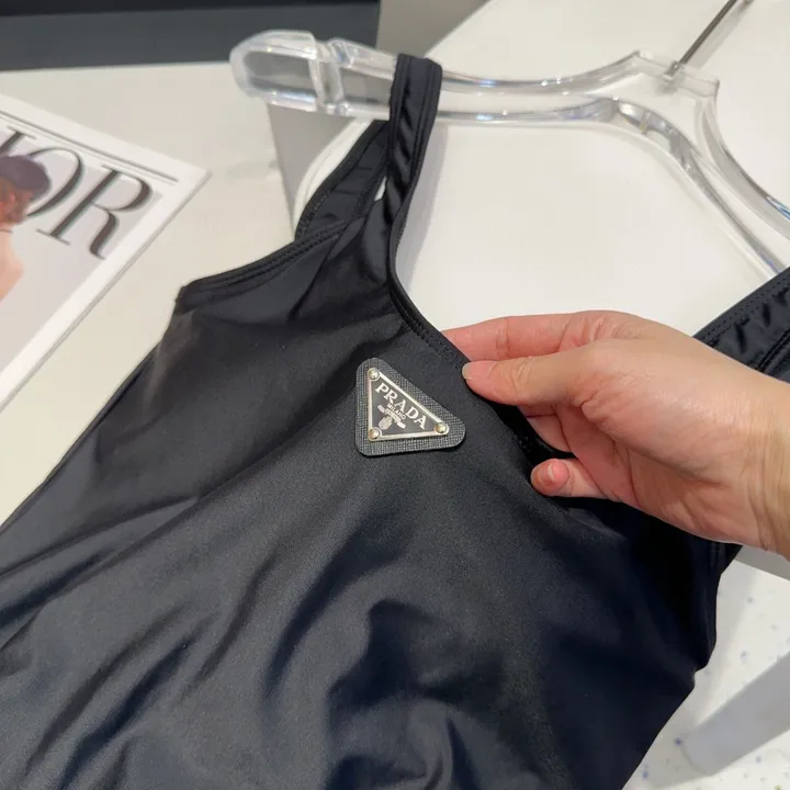 スーパーコピー バレンシアガ 水着