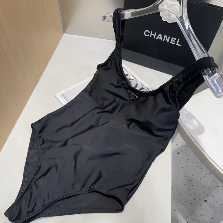 スーパーコピー バレンシアガ 水着