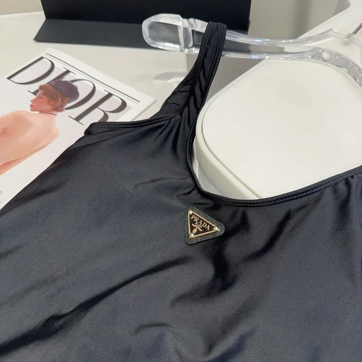 スーパーコピー バレンシアガ 水着