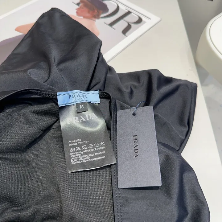 スーパーコピー バレンシアガ 水着