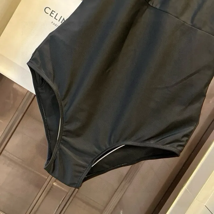 スーパーコピー シャネル 水着