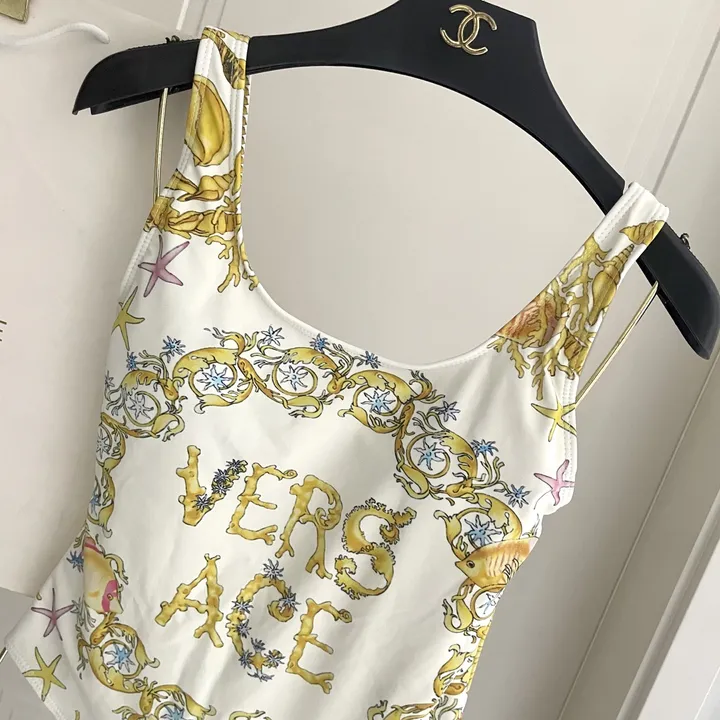 スーパーコピー シュプリーム 水着