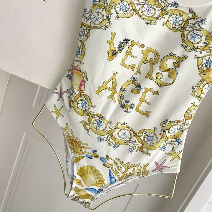 スーパーコピー シュプリーム 水着