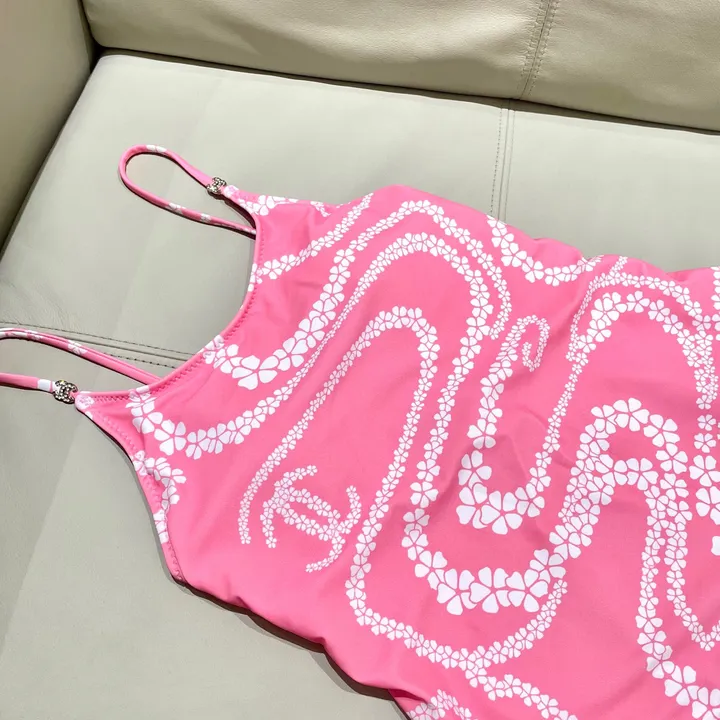 スーパーコピー シャネル 水着