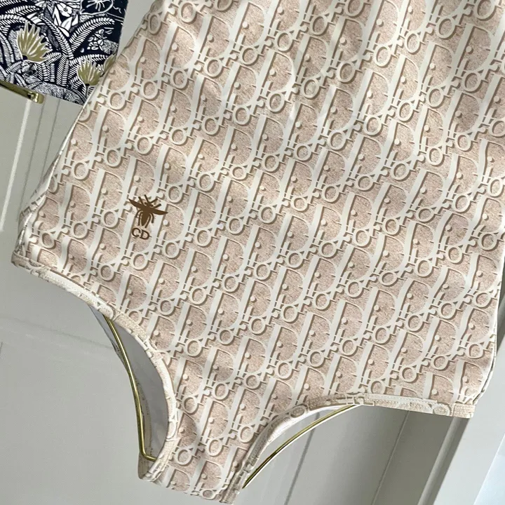 スーパーコピー グッチ 水着