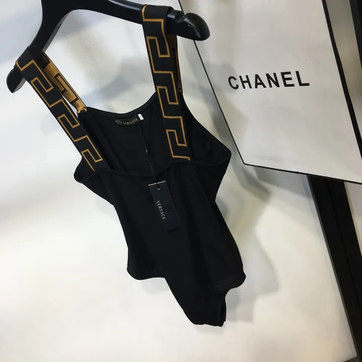 スーパーコピー シュプリーム 水着