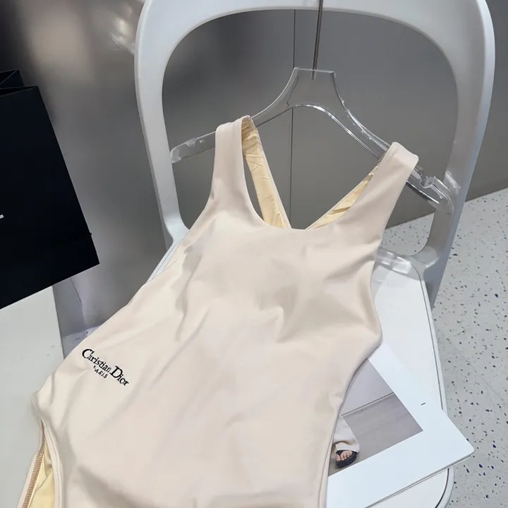 スーパーコピー グッチ 水着