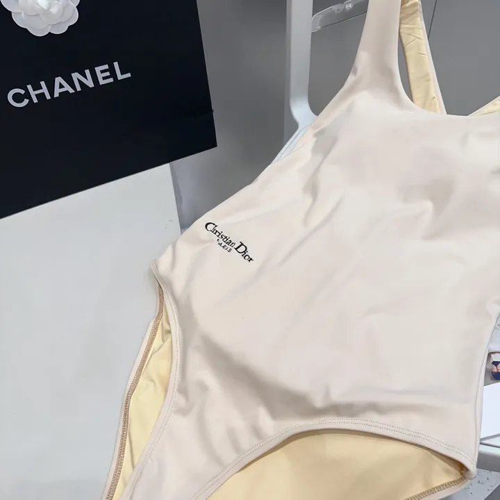 スーパーコピー グッチ 水着