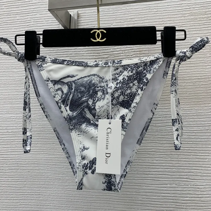 スーパーコピー グッチ 水着